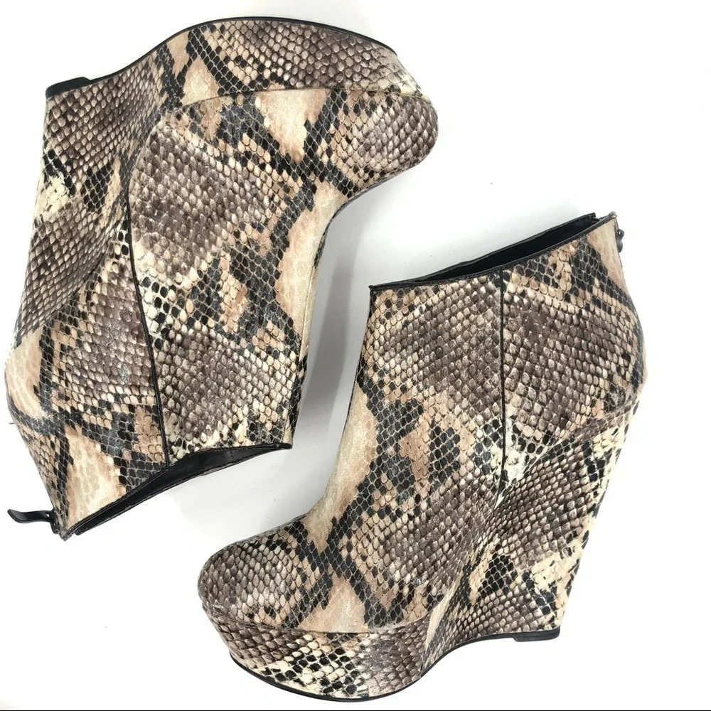 BEBE Faux Snakeprint Size 10 Platform Heels